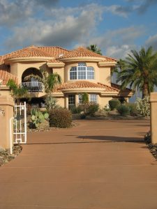 A beautiful Arizonian house with the palm tree in its garden