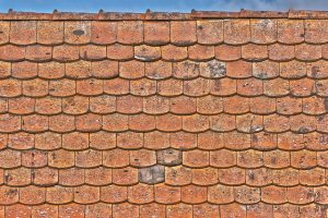 Ugly old roof tiles on a house.