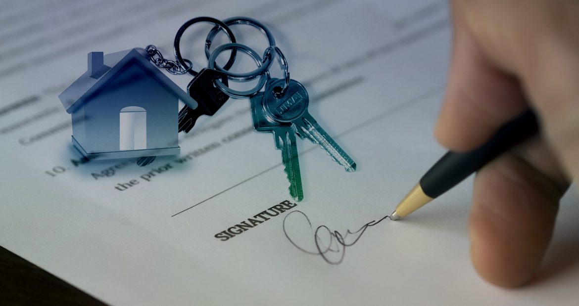 Signing a house sale contract